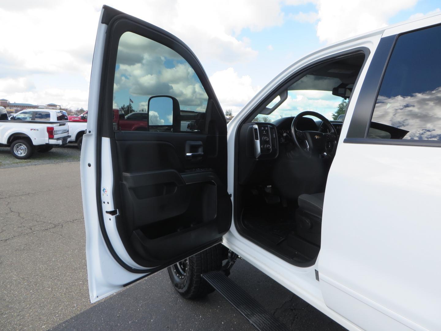 2016 White /Gray Chevrolet Silverado 2500HD LT Crew Cab 4WD (1GC1KVE81GF) with an 6.6L V8 OHV 32V TURBO DIESEL engine, 6A transmission, located at 2630 Grass Valley Highway, Auburn, CA, 95603, (530) 508-5100, 38.937893, -121.095482 - Features- Pro Comp suspension, Method Race wheels, Yokohama tires, Amp steps, Fox remote reservoir shocks, Air Bags, Smoked tail lights, LED back up lights, Weathertech floor liners, and window tint. - Photo#14